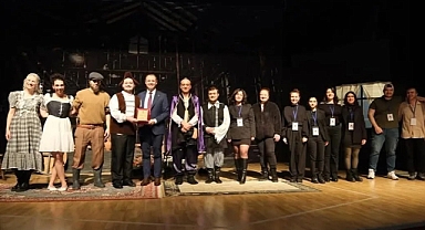 Kırklareli Tiyatro Topluluğu’ndan Unutulmaz Bir Tiyatro Gösterimi: 