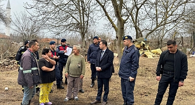 Kofçaz Kaymakamı Neyfel Ören, Aşağıkanara Köyündeki Yangını İnceledi