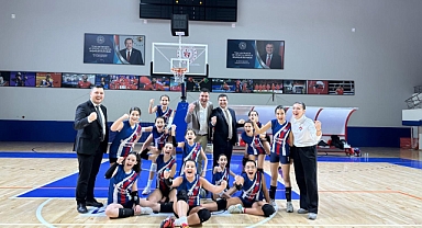 Lüleburgaz Bahçeşehir Koleji Yıldız Kız Voleybol Takımı İlçe Şampiyonu Oldu