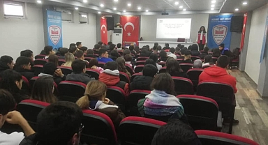Lüleburgaz'da Gençlere Bilinçli İnternet Kullanımı ve Siber Suçlar Eğitimi