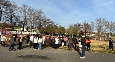 Nadırlı Mehmet Fevzi Özdemir İlkokulu’nda Deprem Tatbikatı Gerçekleştirildi