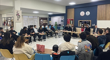 ÖĞRENCİ TOPLULUK BAŞKANLARI GENÇ OFİS’TE TOPLANDI