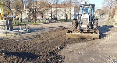 Alpullu’da Bozulan Yollar Düzeltiliyor