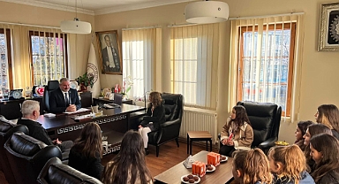 Başkan Gündüz Hoşgör, Yıldız Kız Futsal Şampiyonlarını Ağırladı