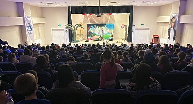 Başkan Özalp, Yarı Yıl Tatilinde Çocuklara Tiyatro Hediyesi Verdi