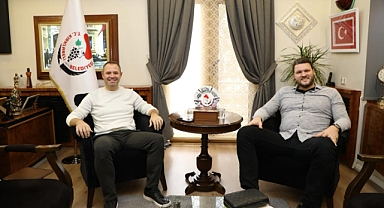 Kırklareli Belediye Başkanı Derya Bulut, Milli Basketbolcu Barış Hersek'i Ağırladı