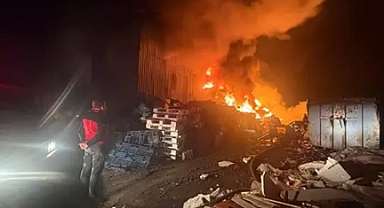 Kırklareli'de geri dönüşüm desisi yangında hasar gördü