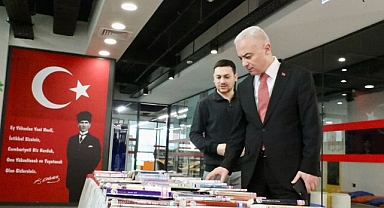 Kırklareli Valisi Uğur Turan, İl Halk Kütüphanesini Ziyaret Etti