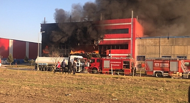 Lüleburgaz'da Oyuncak Fabrikasında Çıkan Yangın Kontrol Altına Alındı