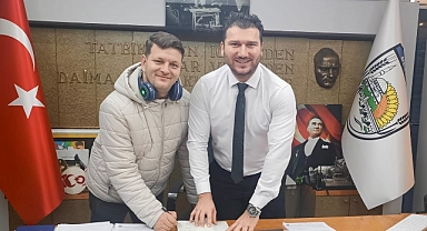 Oktay Çınar’ın Yeni Kitabı: Geleceksen Gitme Sonsuz Boşlukta