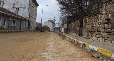 Vize Belediyesi'nden Evren Mahallesi Yazı Caddesi'nde Doğalgaz Çalışmaları ve Yol Bakımı