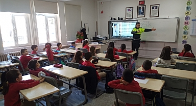 Babaeski'de Cumhuriyet İlkokulu Öğrencilerine Trafik Eğitimi Verildi