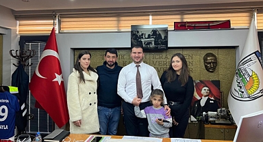 Başkan Fırat Yayla’ya Anlamlı Ziyaret ve Hediye