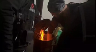 Polis, uyuşturucuyu yanan sobadan aldı