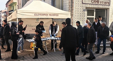 Süleymanpaşa Belediyesi'nden Vatandaşa Sıcak Lokma İkramı