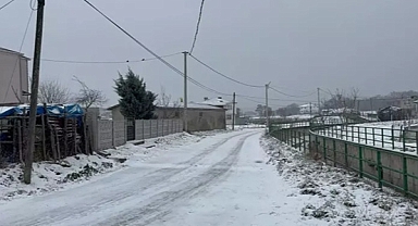 Tekirdağ'ın yüksek kesimlerine kar yağdı