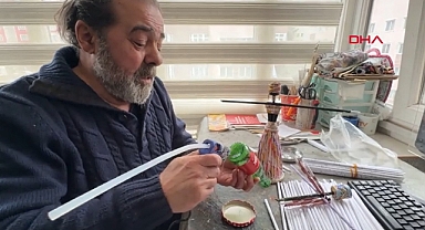 Topladığı atıkları dönüştürüp hem hediye ediyor hem de geri dönüşüme katkı sağlıyor