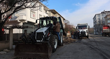 Vize Belediyesi'nden Gazi Mahallesi'nde Kaldırım Yapımı ve Bakım Çalışmaları