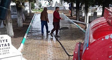 Alpullu Belediyesi’nden Bayram Öncesi Mezarlık Bakımı