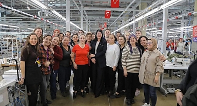 BAŞKAN GENCAN AKIN, FABRİKALARDA EMEKÇİ KADINLARLA BULUŞTU