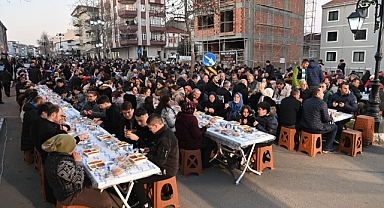 Çınarlı Mahallesi Halk Sofrasında 5 Bin Kişi Oruç Açtı