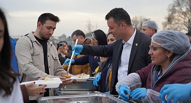 Çorlu Belediyesi'nin İftar Sofralarına Vatandaşlardan Yoğun İlgi	