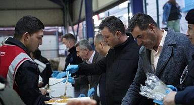 Geleneksel İftar Sofrası Bu Kez Pazar Yerinde Kuruldu