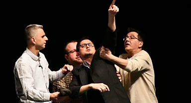 Lüleburgaz Belediyesi Amatör Tiyatro Festivali'nde Kahkaha Tufanı