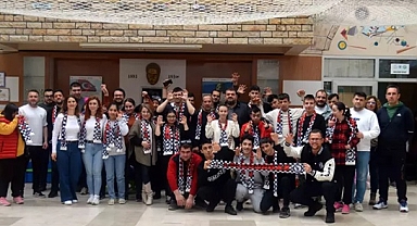 Lüleburgaz'da özel öğrencilere Beşiktaş atkısı hediye ettiler