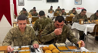 MSB: Mehmetçiklerimiz ilk sahurlarını yaptı