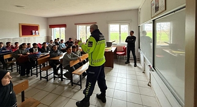 Öğrencilere ‘Trafik Kuralları ve Yaya Geçidinin Önemi’ Eğitimi