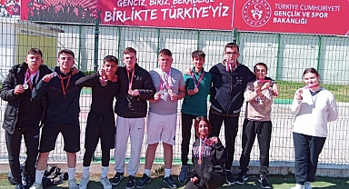 Pehlivanköy Anadolu Lisesi Atletizmde Gururlandırdı