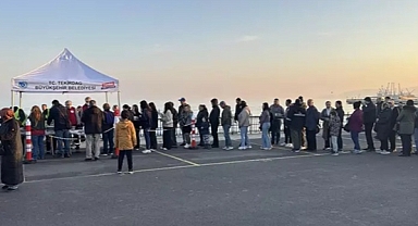 Tekirdağ’da 5 bin kişinin katıldığı iftar etkinliğinde uzun kuyruklar oluştu