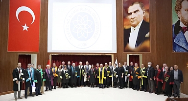 TEKİRDAĞ NKÜ’DE AKADEMİK CÜBBE GİYME VE HİZMET ÖDÜL TÖRENLERİ GERÇEKLEŞTİ