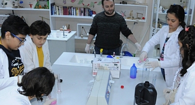 YÖNETİCİ VE ÖĞRETMENLERİN DERS VE EK DERS SAATLERİNE İLİŞKİN DÜZENLEME, RESMÎ GAZETE'DE YAYIMLANDI