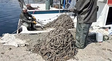 Ağları müsilajla kaplanan balıkçılar, avlanamadan geri döndü