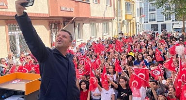 Başkan Sarıkurt, Çocukların 23 Nisan Sevincine Ortak Oldu