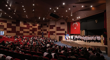 FİZYOTERAPİST ADAYLARI BEYAZ ÖNLÜKLERİNİ GİYDİ