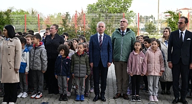 Kırklareli Valisi Öğrencilerle Bayrak Töreninde Buluştu