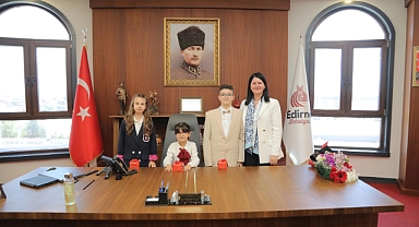 MİNİK BAŞKAN MAKAMA OTURDU