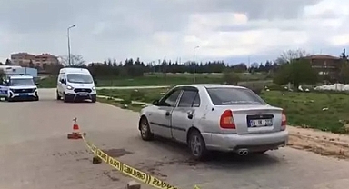 Otomobilde tartıştığı arkadaşını boğazından bıçakla yaraladı