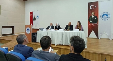 Sosyal Hizmet Perspektifinden Romanlar Paneli Düzenlendi