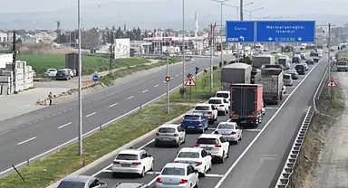 Tekirdağ-İstanbul kara yolunda araç yoğunluğu başladı