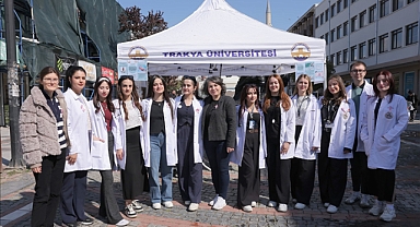 TRAKYA ÜNİVERSİTESİNDEN KANSER HAFTASI’NDA FARKINDALIK ETKİNLİĞİ: “ERKEN TEŞHİS HAYAT KURTARIR”