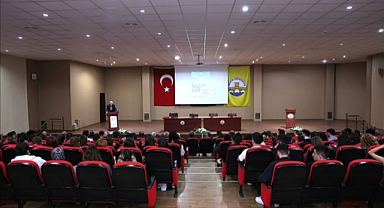 “TRUMP SONRASI DÜNYA DÜZENİNİ YENİDEN KURGULAMAK: BEKLENTİLER VE ÖNCELİKLER” BAŞLIKLI KONFERANSA YOĞUN İLGİ