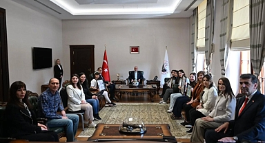 Vali Turan’dan Resim Yarışması Birincilerine Tebrik