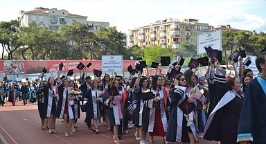Babaeski MYO Mezuniyet Coşkusu Kırklareli Üniversitesi Töreninde Yaşandı