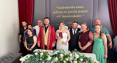 Başkan Fırat Yayla, Ceren ve Çınar Çiftinin Nikâhını Kıydı