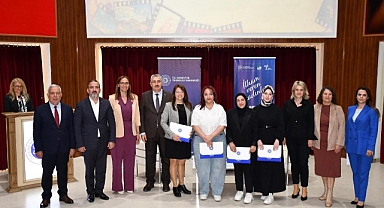 “BİR KAREDE AİLE” FOTOĞRAF YARIŞMASI ÖDÜL TÖRENİ VE “İLHAM VEREN KADINLAR-BİR HİKAYEDE KADIN, BİR KAREDE AİLE” PANELİ GERÇEKLEŞTİ