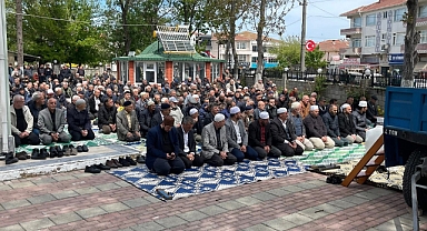 Büyükkarıştıran’da Yağmur ve Şükür Duası Birlikte Edildi